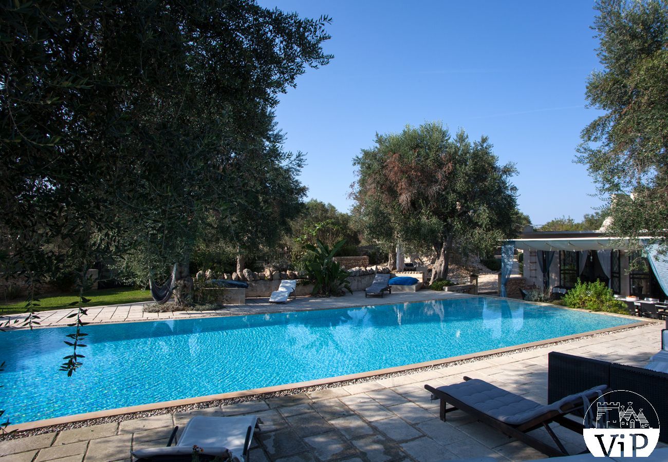 Villa à Carpignano Salentino - Authentique masseria dans les Pouilles avec piscine, jacuzzi, trulli et pajare m595