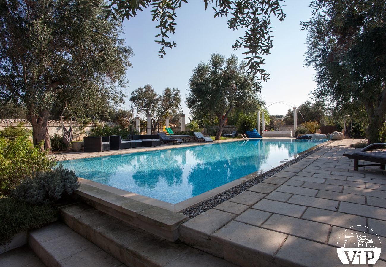 Villa à Carpignano Salentino - Authentique masseria dans les Pouilles avec piscine, jacuzzi, trulli et pajare m595