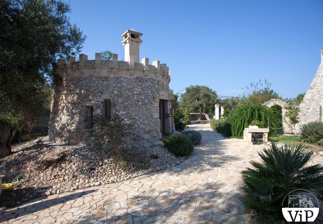 Villa à Carpignano Salentino - Authentique masseria dans les Pouilles avec piscine, jacuzzi, trulli et pajare m595