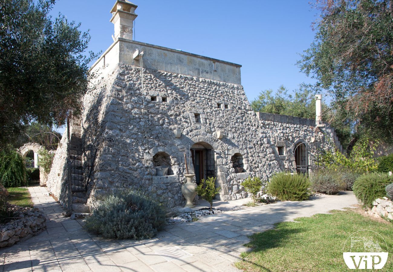 Villa à Carpignano Salentino - Authentique masseria dans les Pouilles avec piscine, jacuzzi, trulli et pajare m595