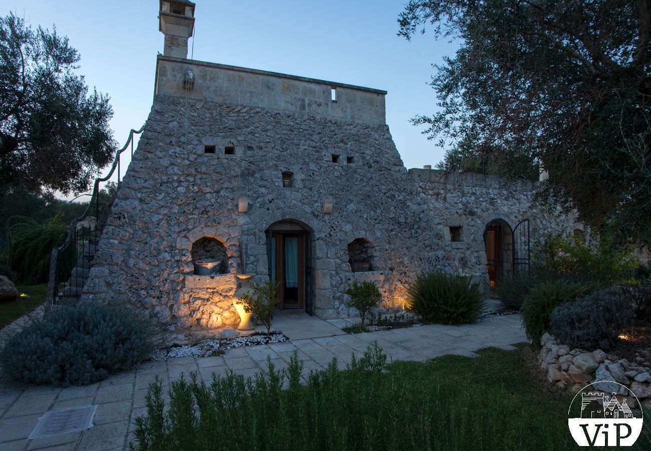 Villa à Carpignano Salentino - Authentique masseria dans les Pouilles avec piscine, jacuzzi, trulli et pajare m595