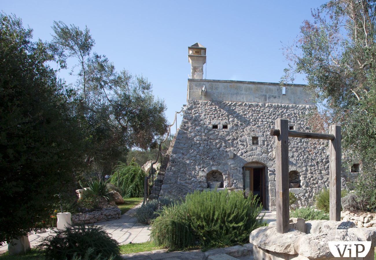 Villa à Carpignano Salentino - Authentique masseria dans les Pouilles avec piscine, jacuzzi, trulli et pajare m595