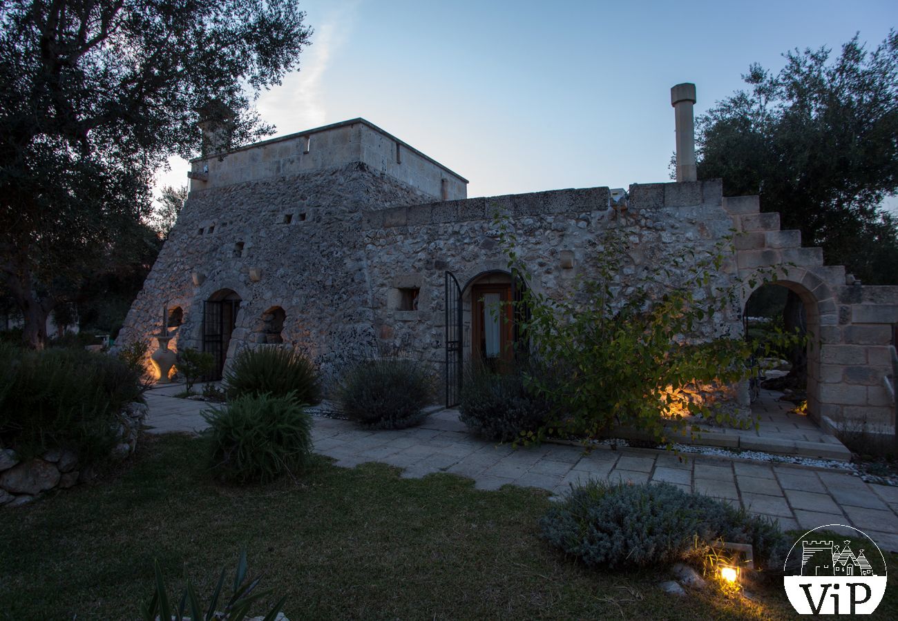 Villa à Carpignano Salentino - Authentique masseria dans les Pouilles avec piscine, jacuzzi, trulli et pajare m595