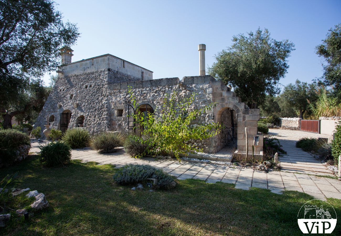 Villa à Carpignano Salentino - Authentique masseria dans les Pouilles avec piscine, jacuzzi, trulli et pajare m595