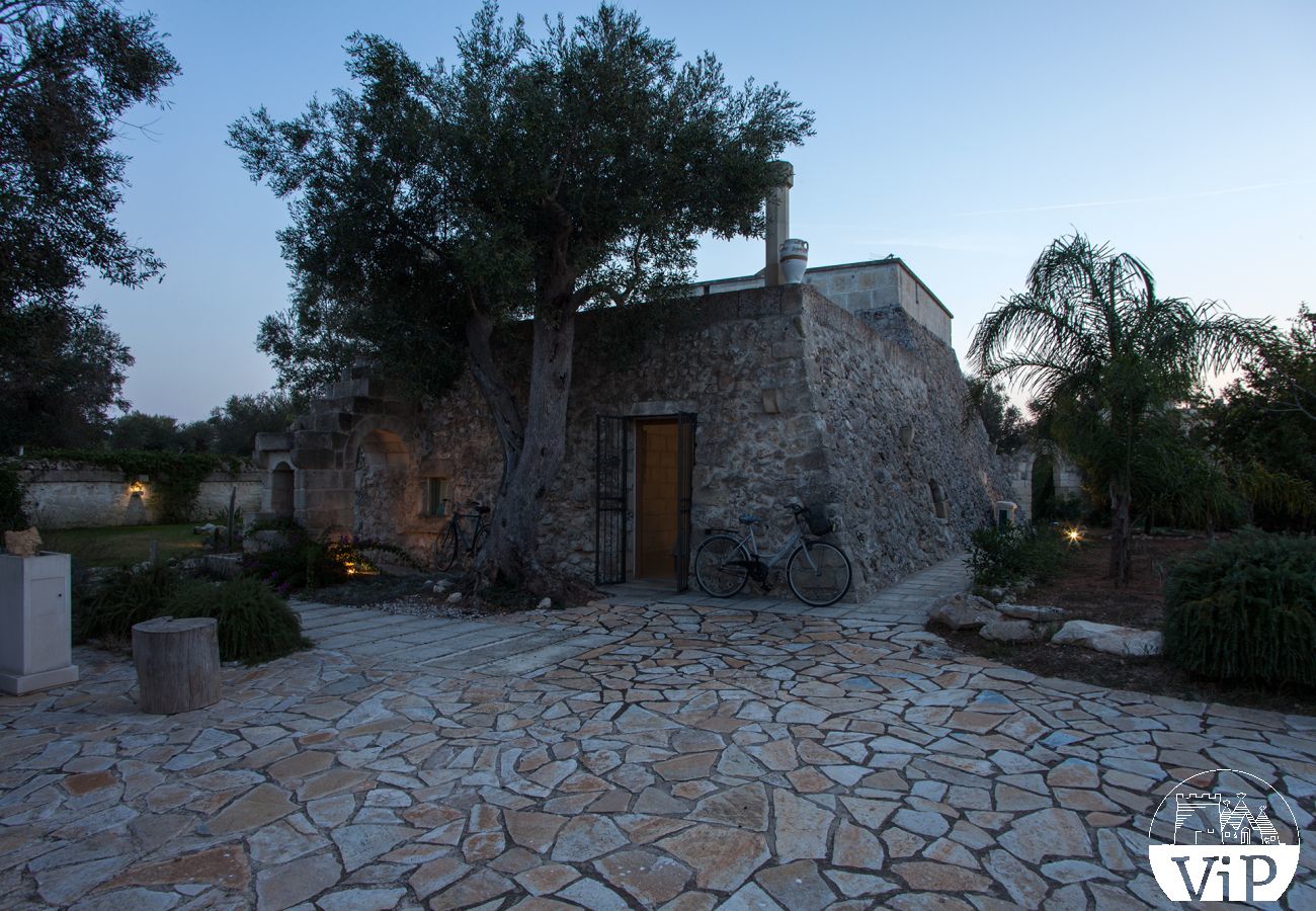 Villa à Carpignano Salentino - Authentique masseria dans les Pouilles avec piscine, jacuzzi, trulli et pajare m595