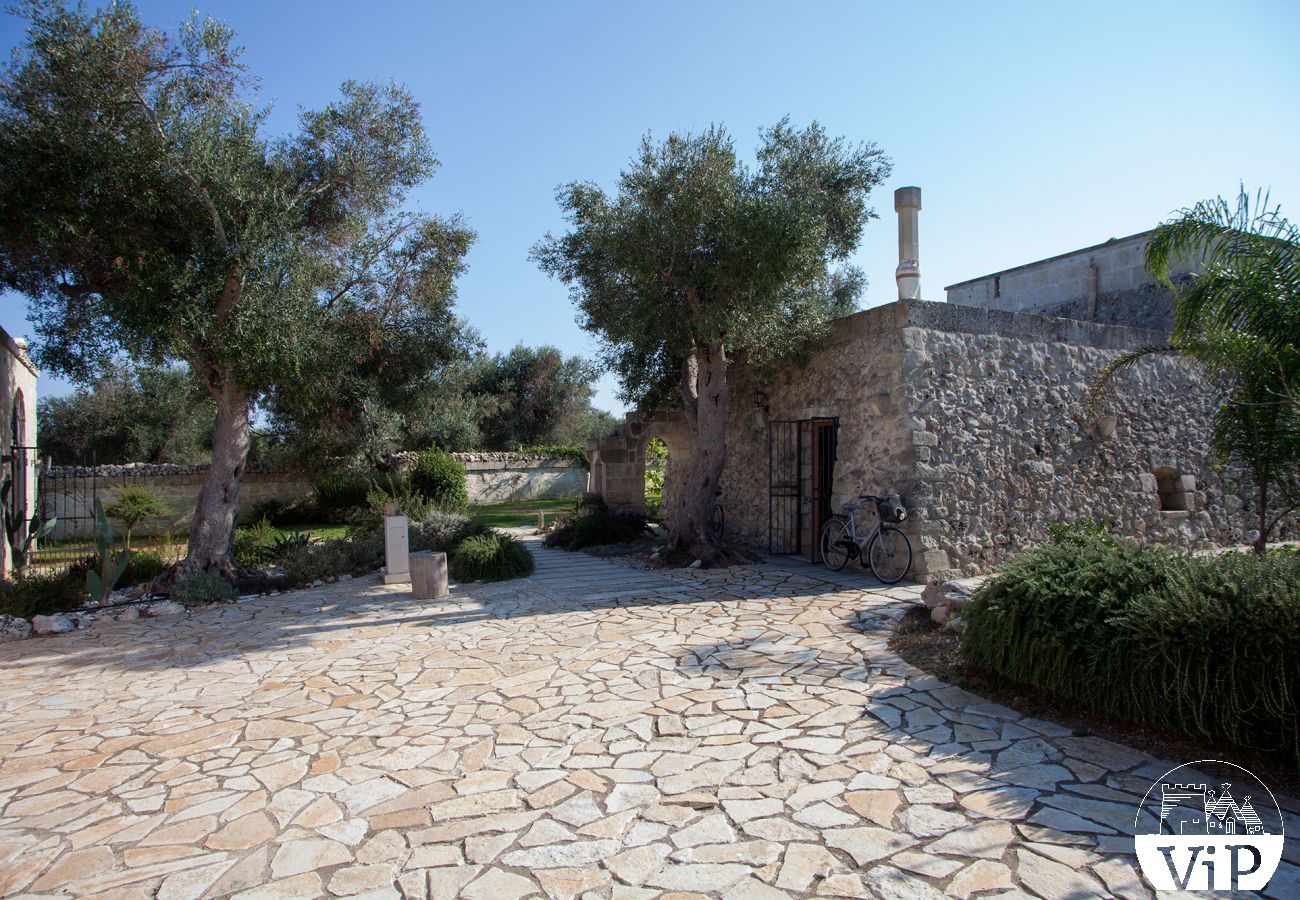 Villa à Carpignano Salentino - Authentique masseria dans les Pouilles avec piscine, jacuzzi, trulli et pajare m595