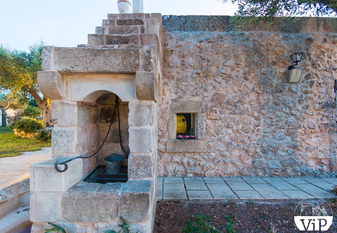 Villa à Carpignano Salentino - Authentique masseria dans les Pouilles avec piscine, jacuzzi, trulli et pajare m595