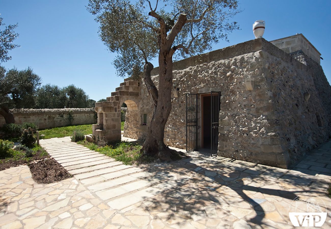 Villa à Carpignano Salentino - Authentique masseria dans les Pouilles avec piscine, jacuzzi, trulli et pajare m595