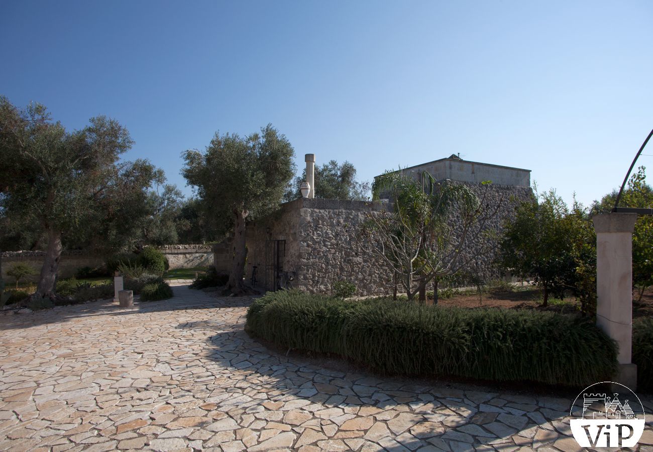 Villa à Carpignano Salentino - Authentique masseria dans les Pouilles avec piscine, jacuzzi, trulli et pajare m595