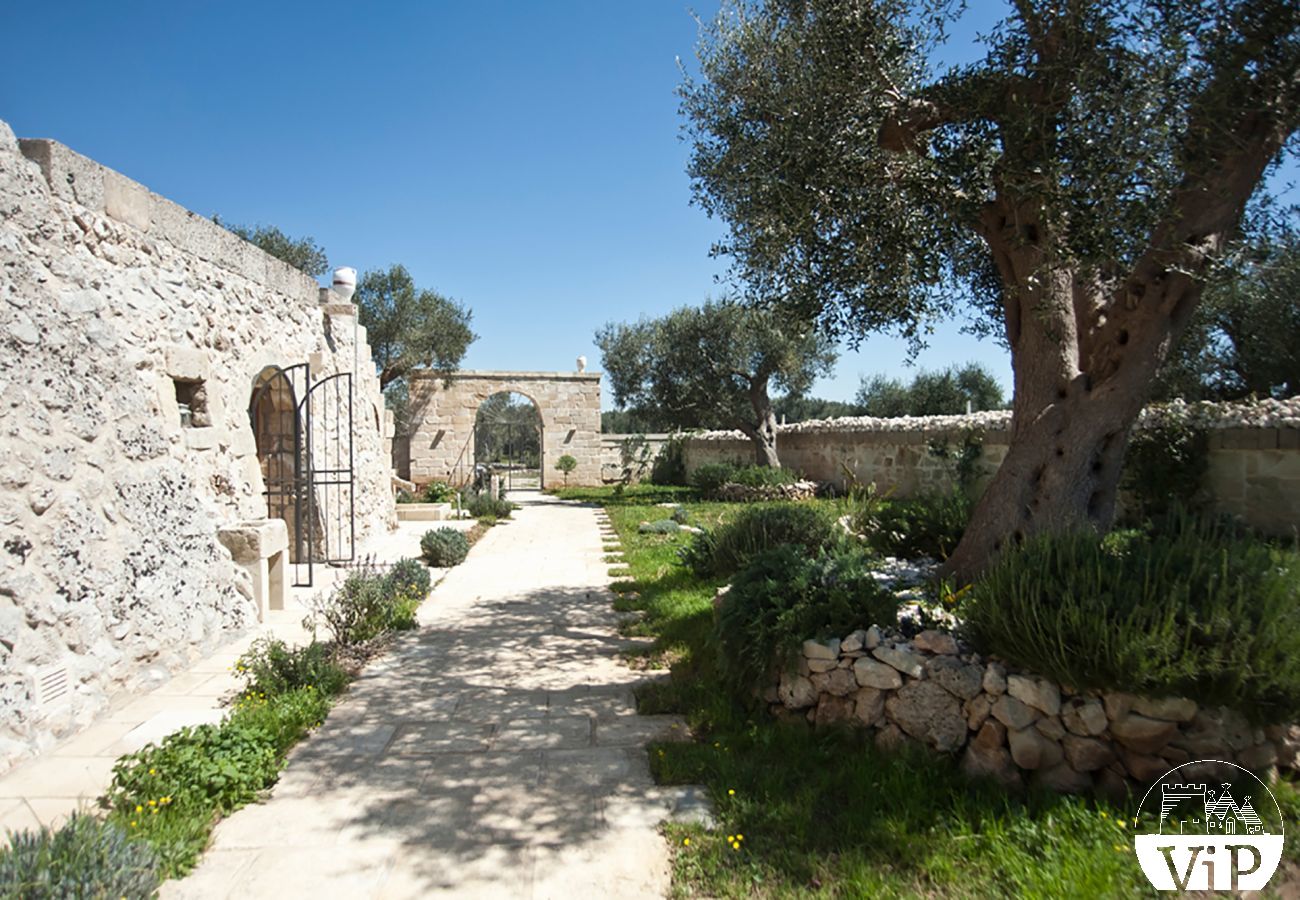 Villa à Carpignano Salentino - Authentique masseria dans les Pouilles avec piscine, jacuzzi, trulli et pajare m595