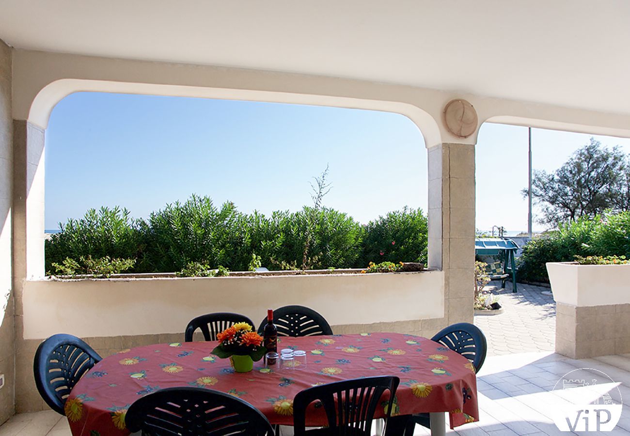 Villa à Spiaggiabella - Maison sur la plage, vue sur la mer, 3 chambres m711