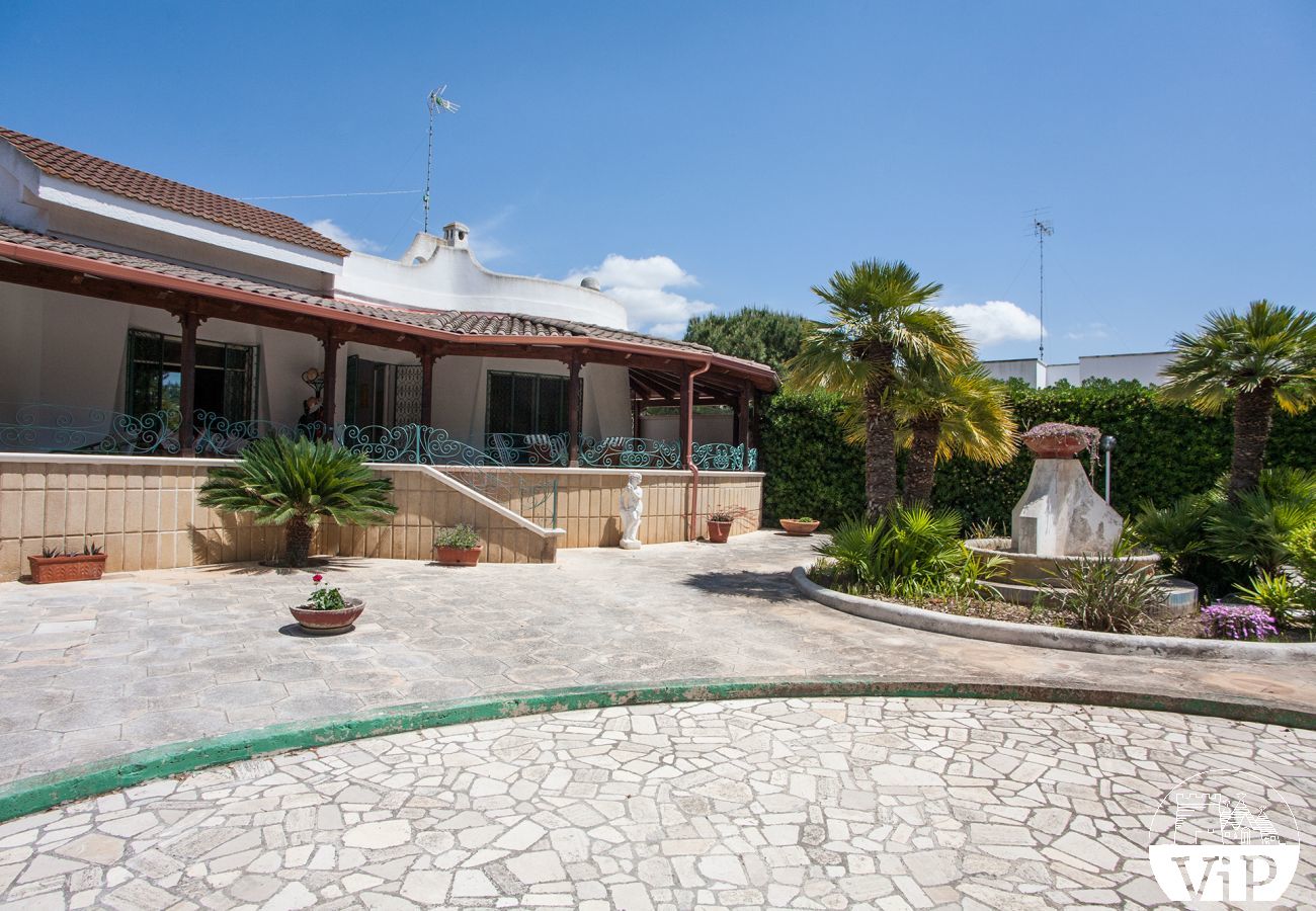 Villa à Sant'Isidoro - Villa de vacances avec vue sur la mer, à 50 m de la  plage de Sant'Isidoro m524