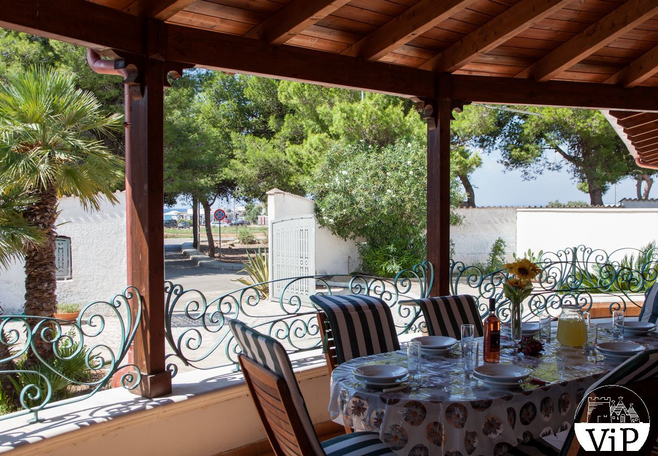 Maison à Sant'Isidoro - Villa de vacances avec vue sur la mer, à 50 m de la  plage de Sant'Isidoro m524