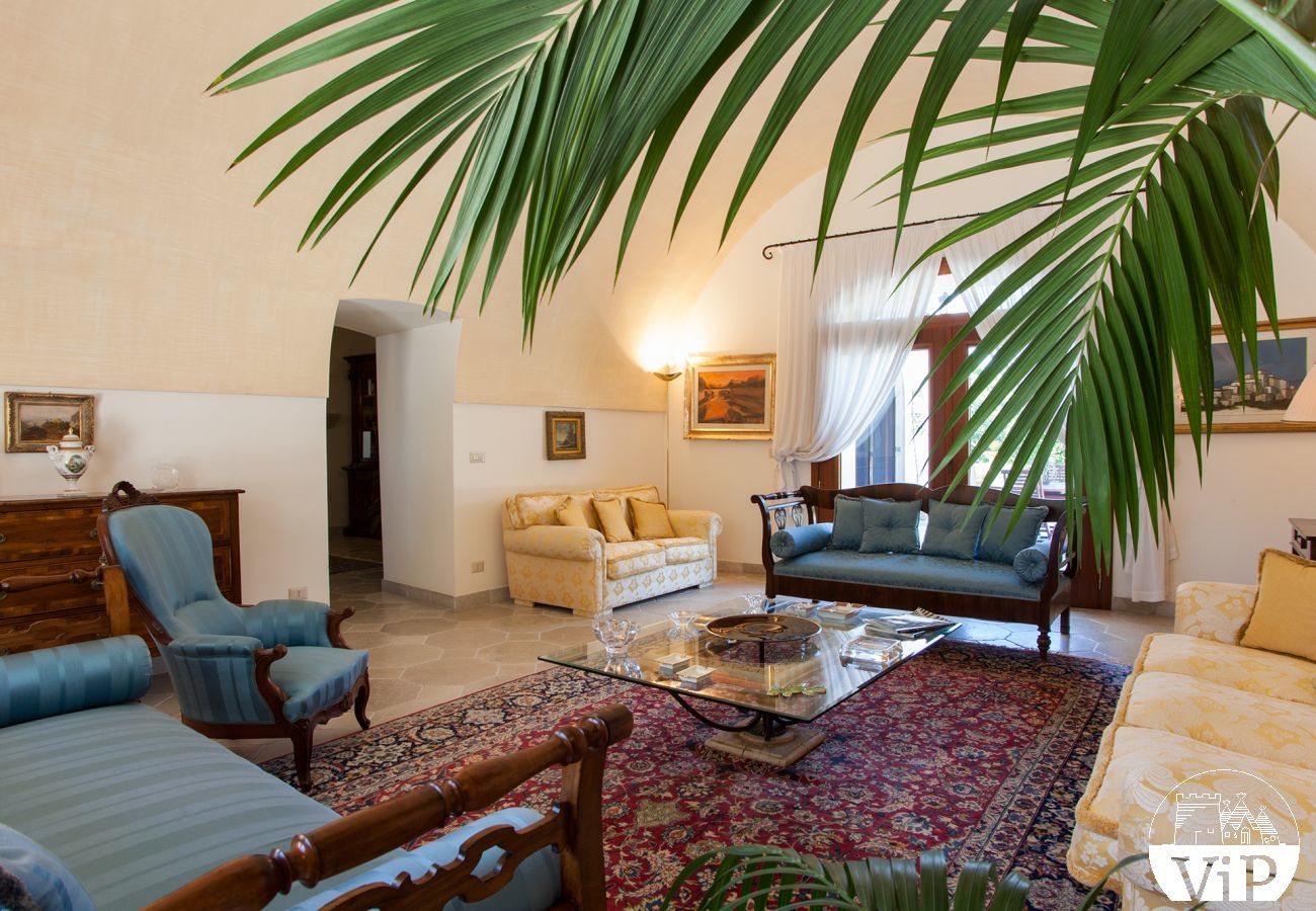 Villa à Galatina - Luxueuse villa avec piscine privée dans les Pouilles, 5 chambres m800