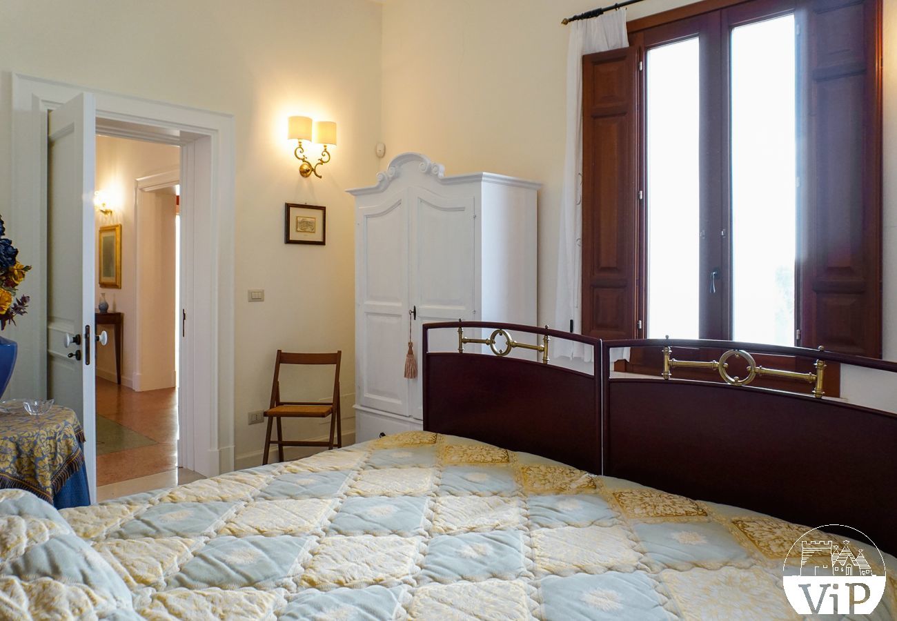 Villa à Galatina - Luxueuse villa avec piscine privée dans les Pouilles, 5 chambres m800