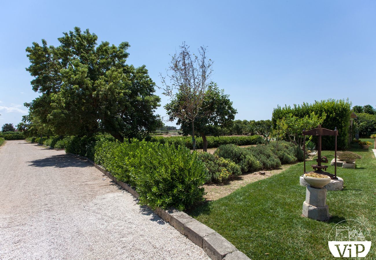 Villa à Galatina - Luxueuse villa avec piscine privée dans les Pouilles, 5 chambres m800