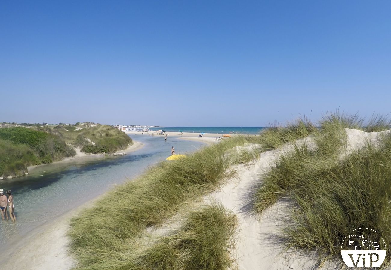 Maison à Torre Chianca - Villa vacances avec grande cour face à la mer 3 chambres m730