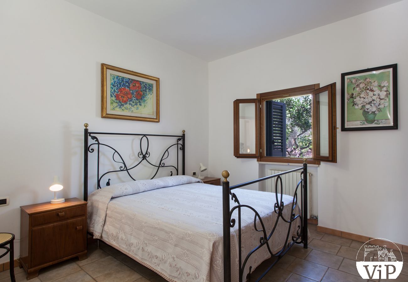 Villa à Corigliano d´Otranto - Villa de vacances avec piscine, 9 chambres, 7 salles de bains, dans l'arrière-pays au sud des Pouilles m340