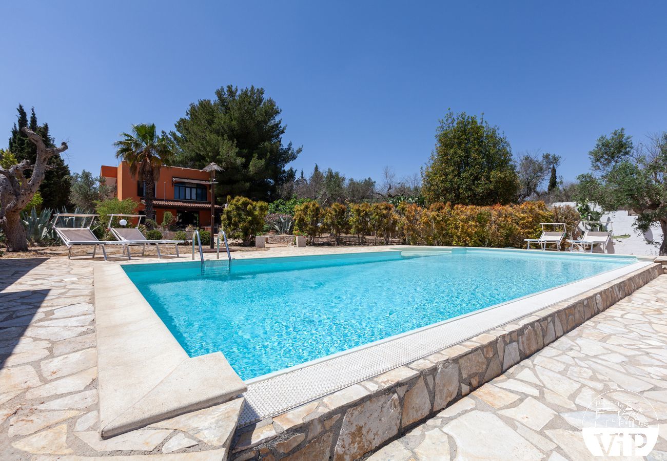 Villa à Collemeto - Villa avec piscine, 5 chambres, 3 salles de bains, barbecue, lave-linge, connexion WiFi, climatisation m565