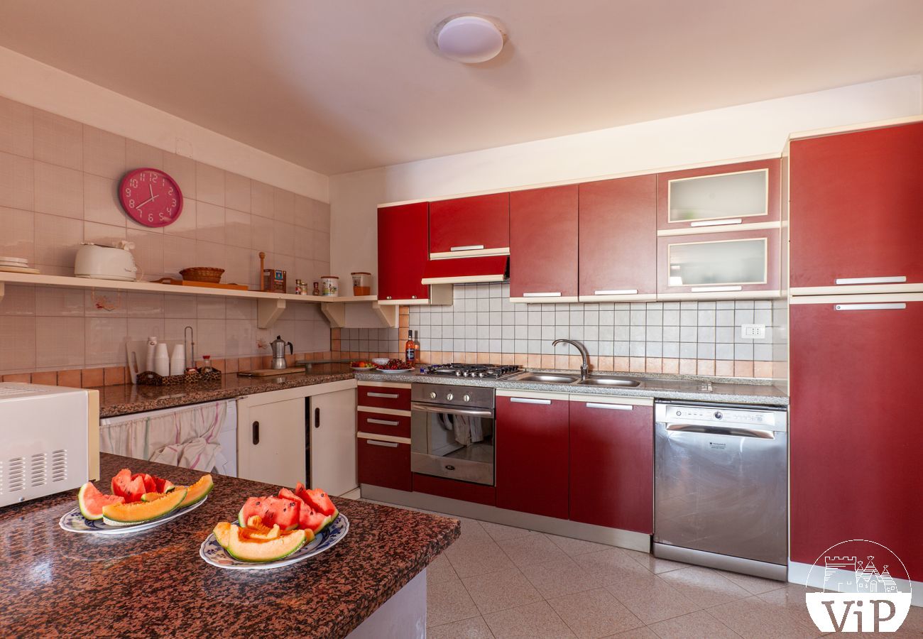 Villa à Collemeto - Villa avec piscine, 5 chambres, 3 salles de bains, barbecue, lave-linge, connexion WiFi, climatisation m565
