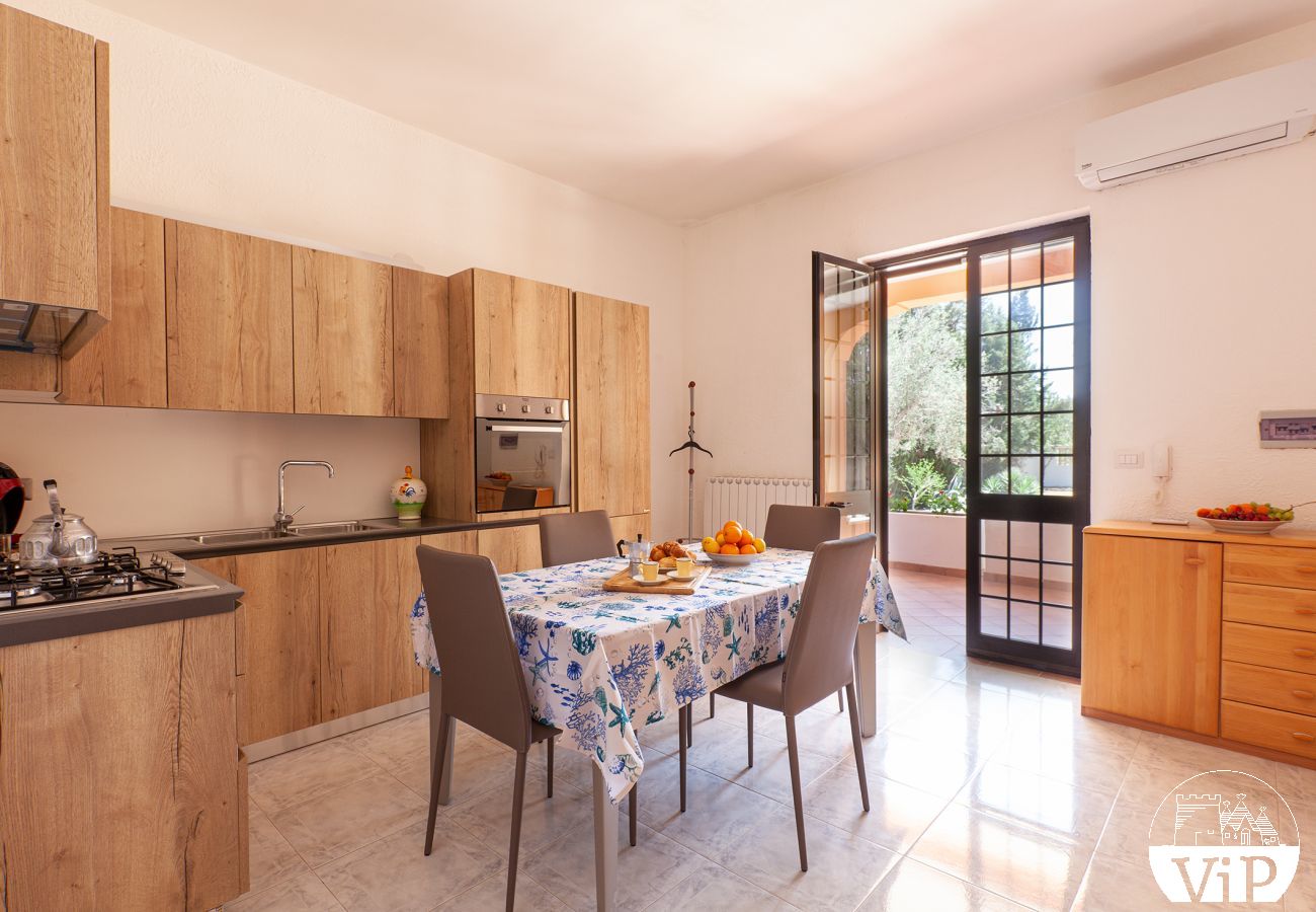Villa à Collemeto - Villa avec piscine, 5 chambres, 3 salles de bains, barbecue, lave-linge, connexion WiFi, climatisation m565