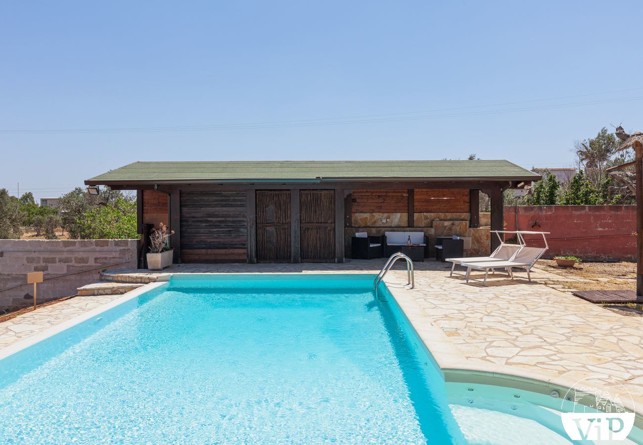 Villa à Collemeto - Villa avec piscine, 5 chambres, 3 salles de bains, barbecue, lave-linge, connexion WiFi, climatisation m565
