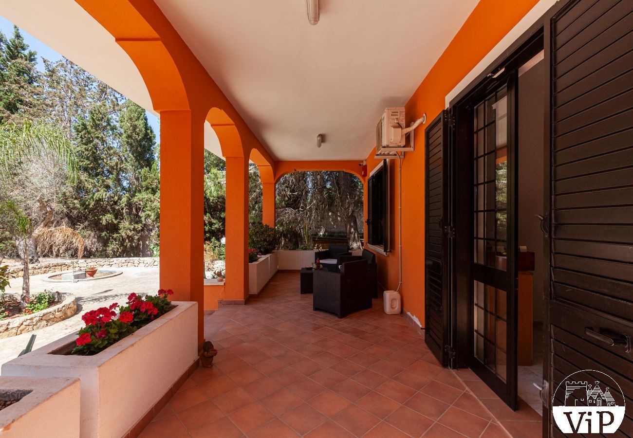 Villa à Collemeto - Villa avec piscine, 5 chambres, 3 salles de bains, barbecue, lave-linge, connexion WiFi, climatisation m565