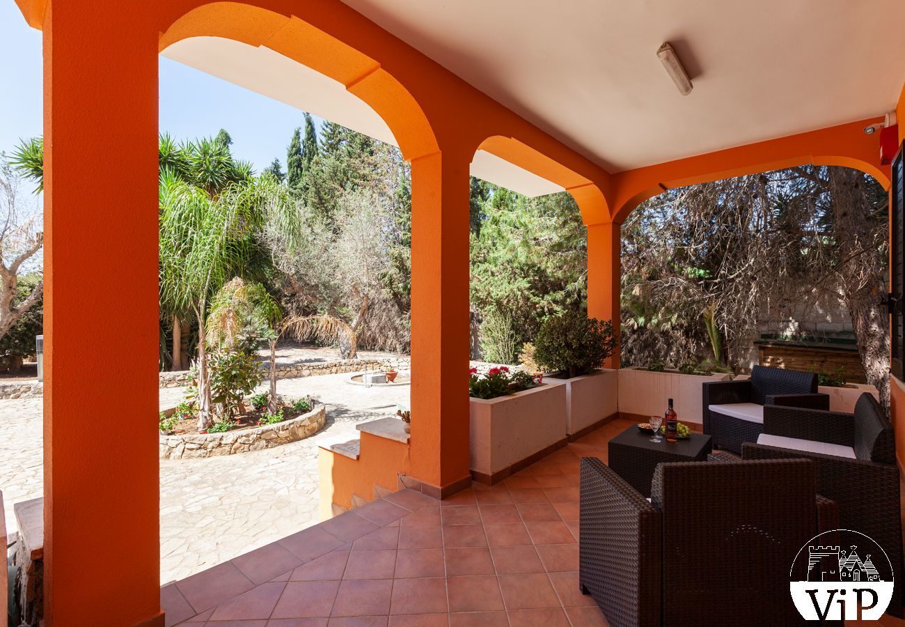 Villa à Collemeto - Villa avec piscine, 5 chambres, 3 salles de bains, barbecue, lave-linge, connexion WiFi, climatisation m565