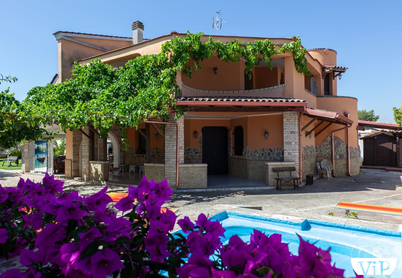 Maison à Spiaggiabella - Villa avec jardin et piscine pour enfants, près de la plage, 5 chambres et 4 salles de bain, m707