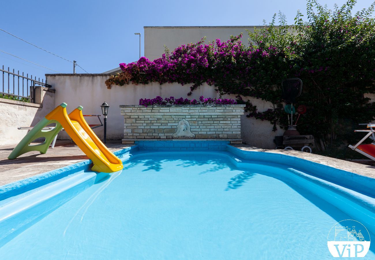 Maison à Spiaggiabella - Villa avec jardin et piscine pour enfants, près de la plage, 5 chambres et 4 salles de bain, m707