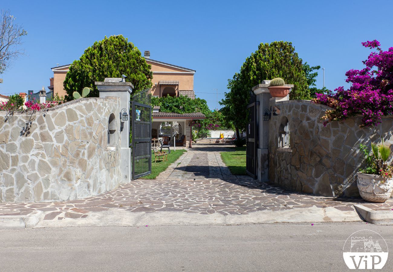 Maison à Spiaggiabella - Villa avec jardin et piscine pour enfants, près de la plage, 5 chambres et 4 salles de bain, m707