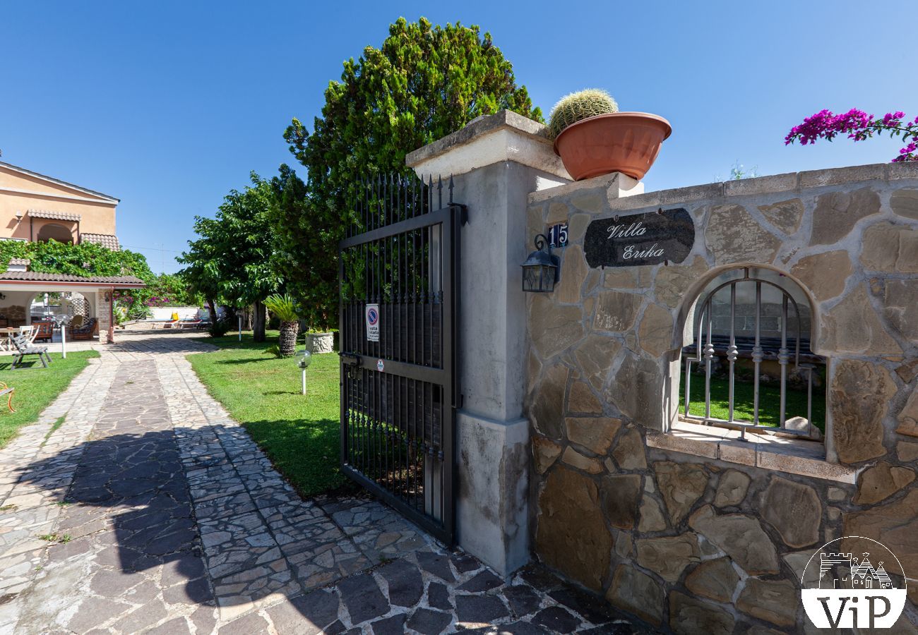 Maison à Spiaggiabella - Villa avec jardin et piscine pour enfants, près de la plage, 5 chambres et 4 salles de bain, m707