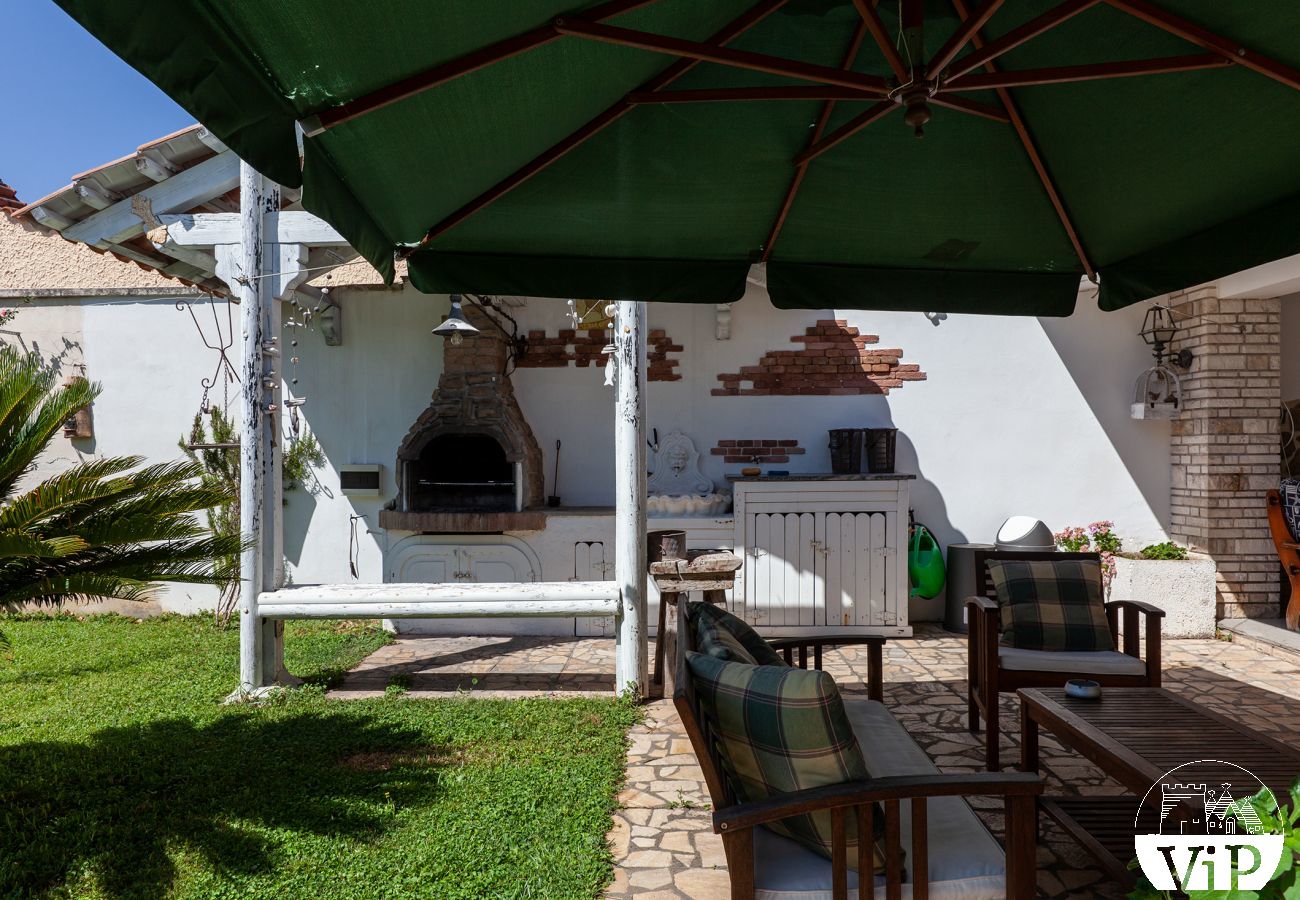 Maison à Spiaggiabella - Villa avec jardin et piscine pour enfants, près de la plage, 5 chambres et 4 salles de bain, m707