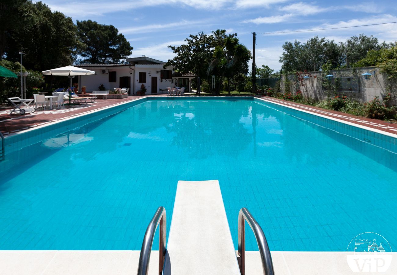 Villa à Oria - Villa avec grande piscine et beau jardin, 4 chambres, 3 salles de bain, m215