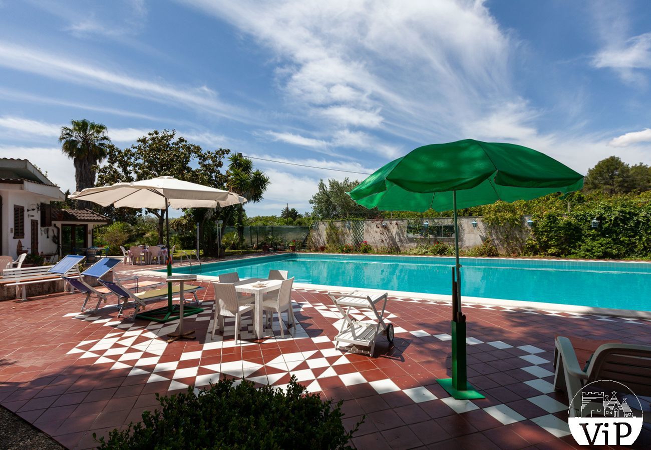 Villa à Oria - Villa avec grande piscine et beau jardin, 4 chambres, 3 salles de bain, m215