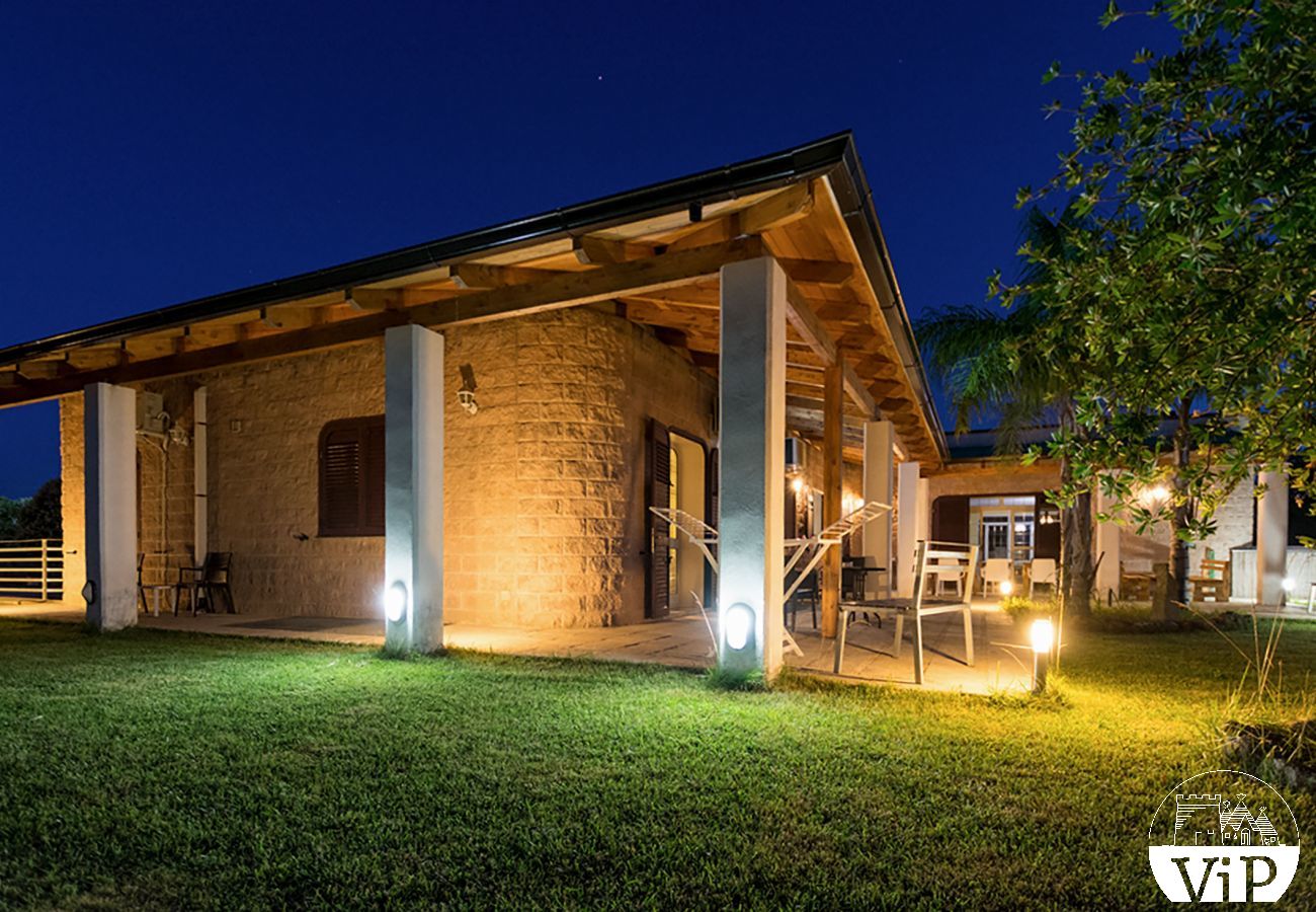 Villa à Muro Leccese - Spacieuse villa de campagne avec piscine, 5 chambres 5 salles de bain, m650