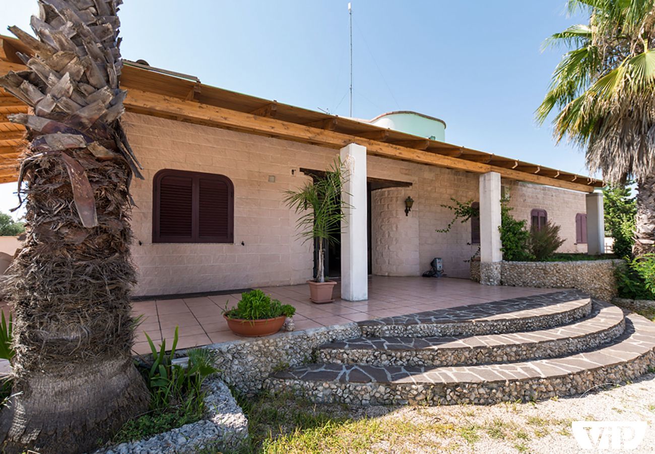 Villa à Muro Leccese - Spacieuse villa de campagne avec piscine, 5 chambres 5 salles de bain, m650