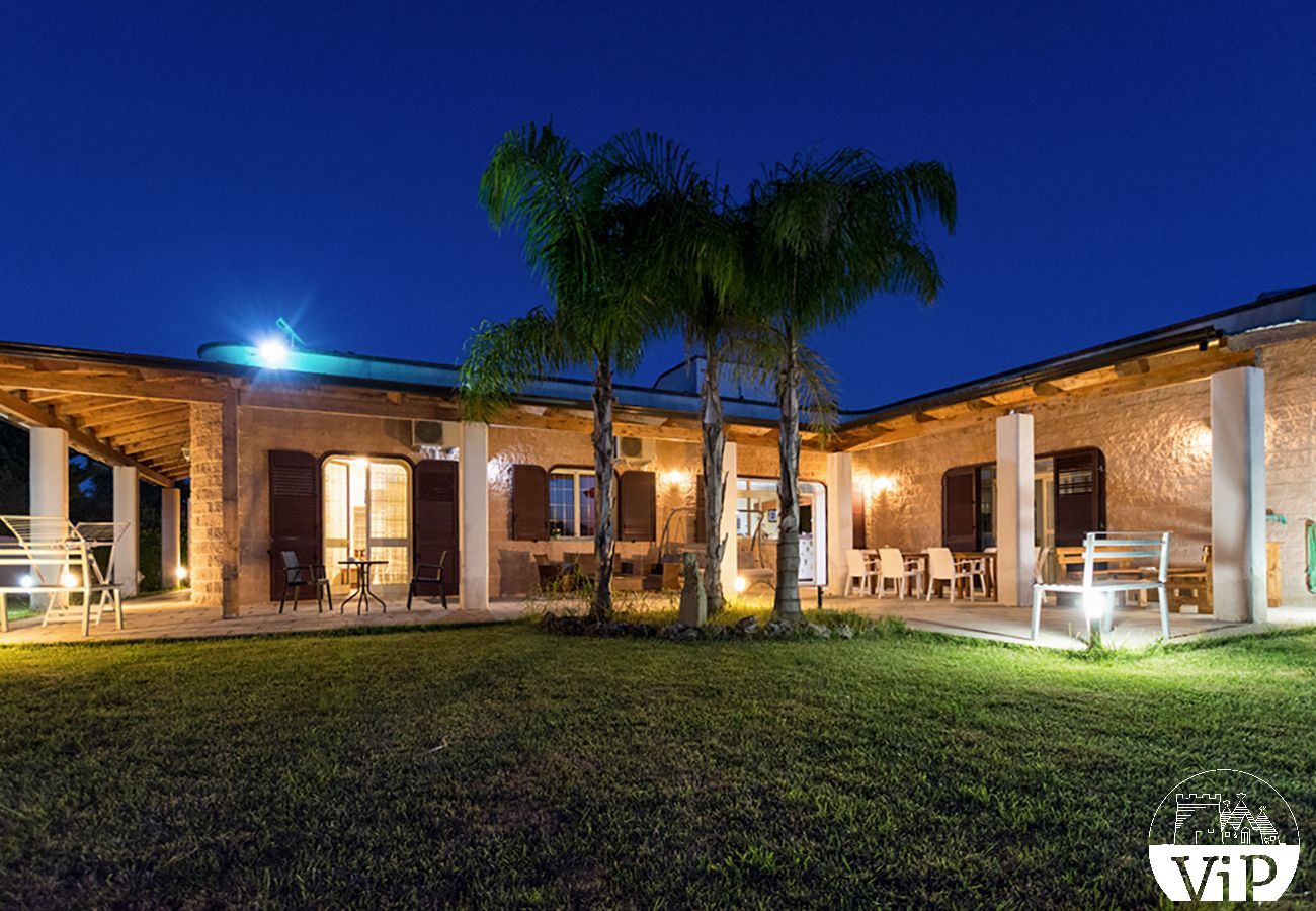 Villa à Muro Leccese - Spacieuse villa de campagne avec piscine, 5 chambres 5 salles de bain, m650