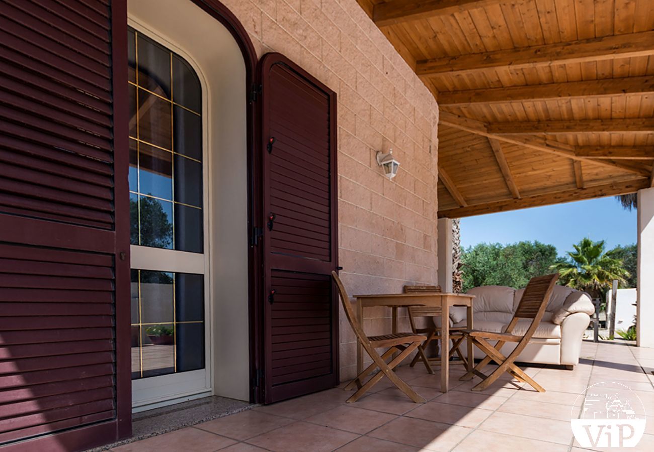 Villa à Muro Leccese - Spacieuse villa de campagne avec piscine, 5 chambres 5 salles de bain, m650