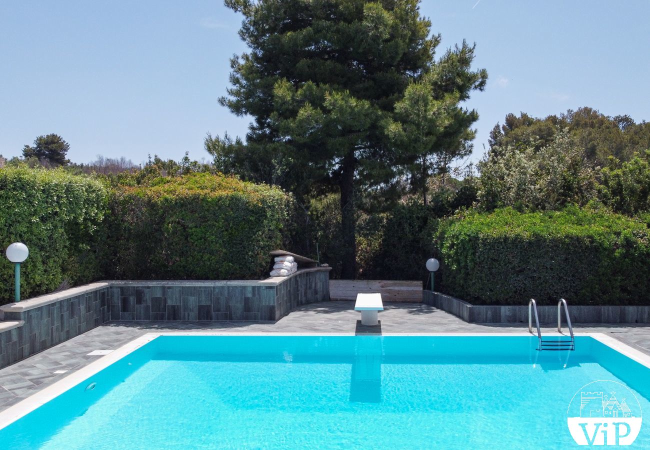 Villa à Torre San Giovanni - Villa vue mer avec grande piscine 8 chambres, près de la mer Ionienne, m450