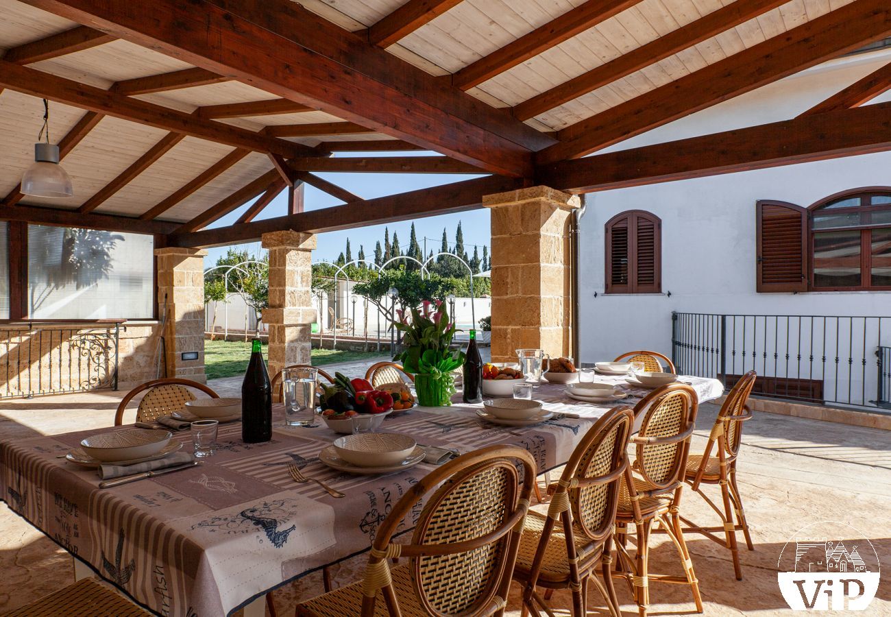 Villa à Poggiardo - Superbe villa du Salento, piscine avec jacuzzi, m330