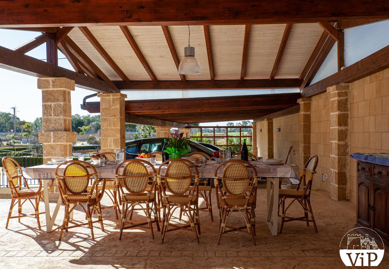 Villa à Poggiardo - Superbe villa du Salento, piscine avec jacuzzi, m330