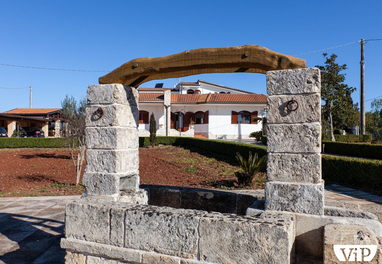 Villa à Poggiardo - Superbe villa du Salento, piscine avec jacuzzi, m330