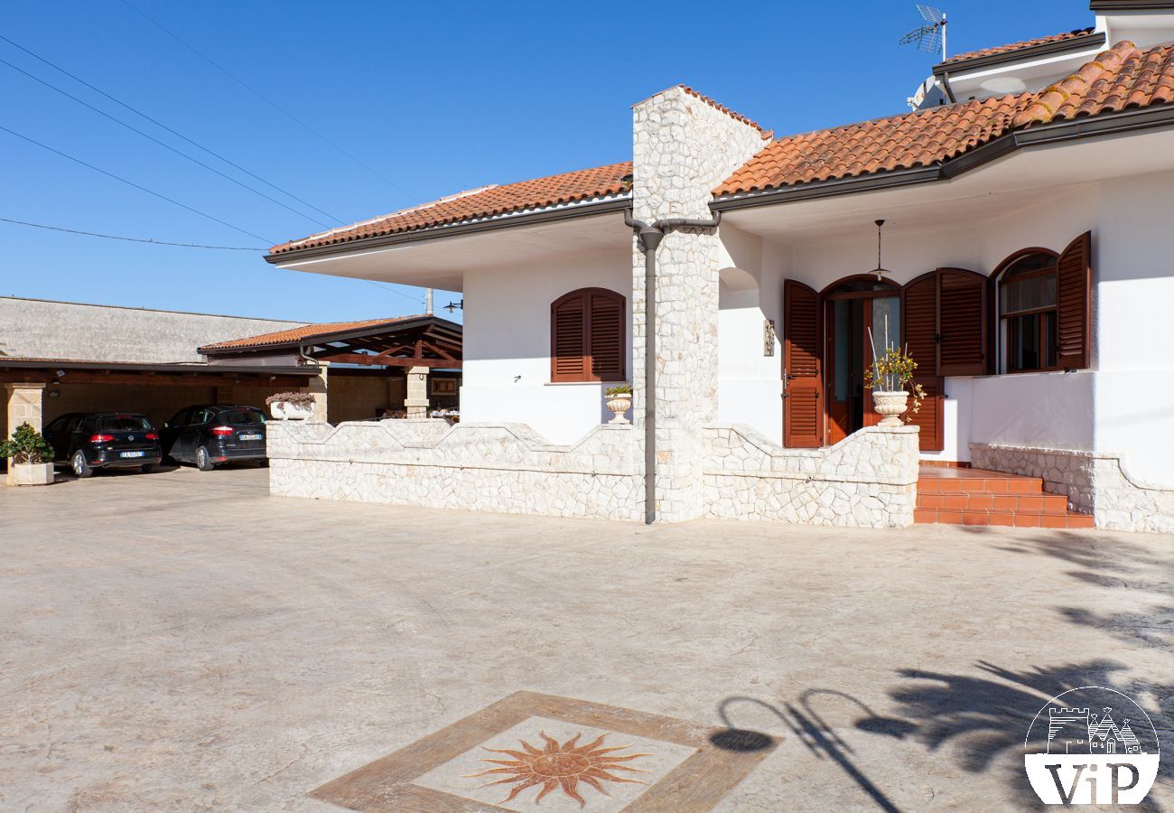 Villa à Poggiardo - Superbe villa du Salento, piscine avec jacuzzi, m330