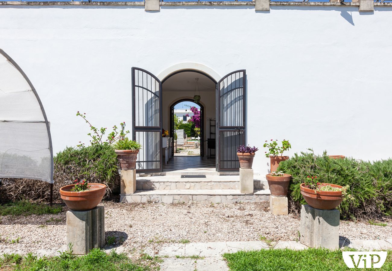 Villa à San Foca - Villa avec piscine dans la campagne, près de la mer San Foca m180