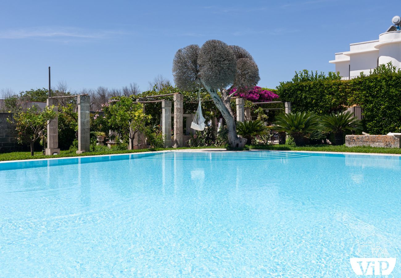 Villa à San Foca - Villa avec piscine dans la campagne, près de la mer San Foca m180