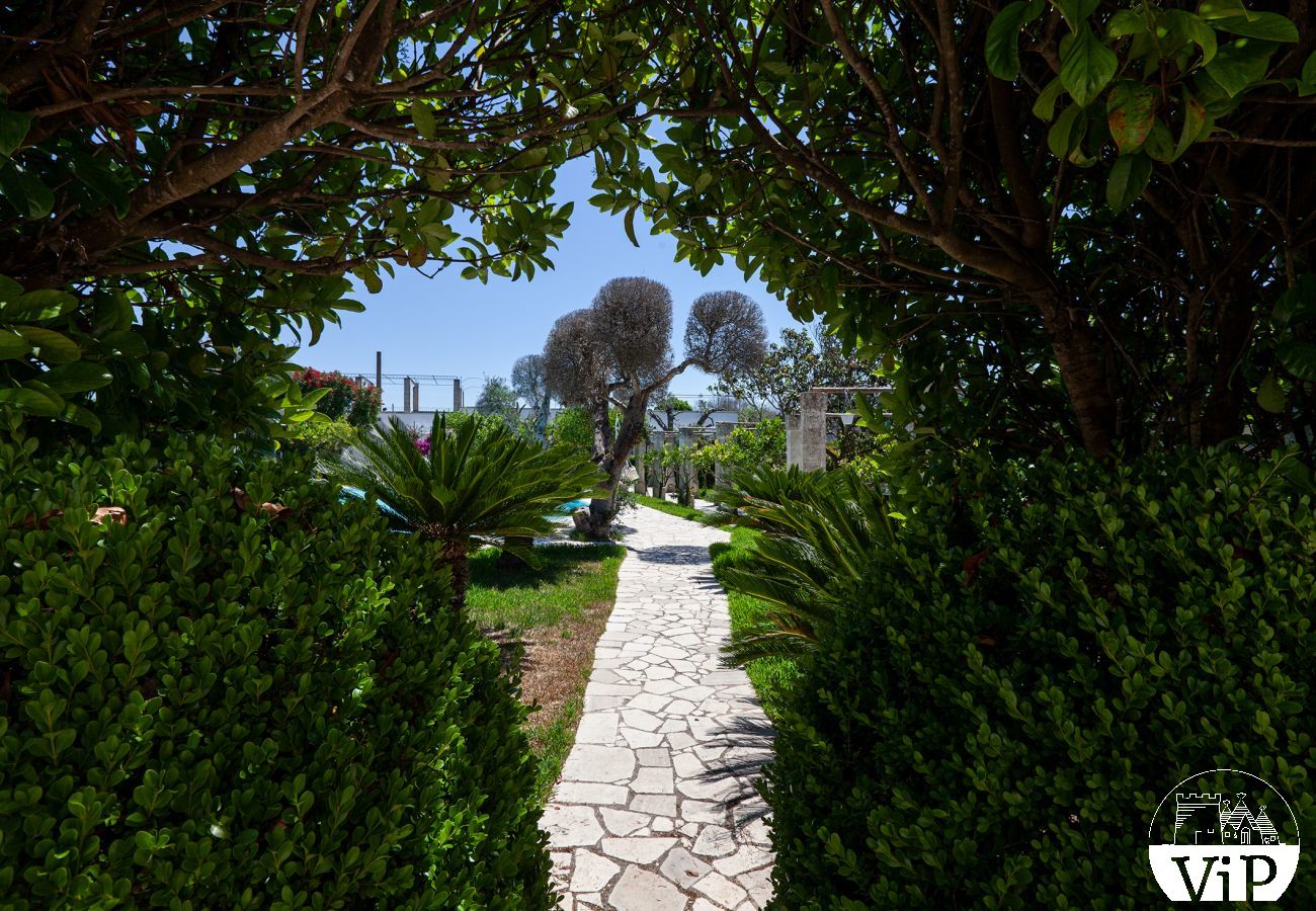 Villa à San Foca - Villa avec piscine dans la campagne, près de la mer San Foca m180