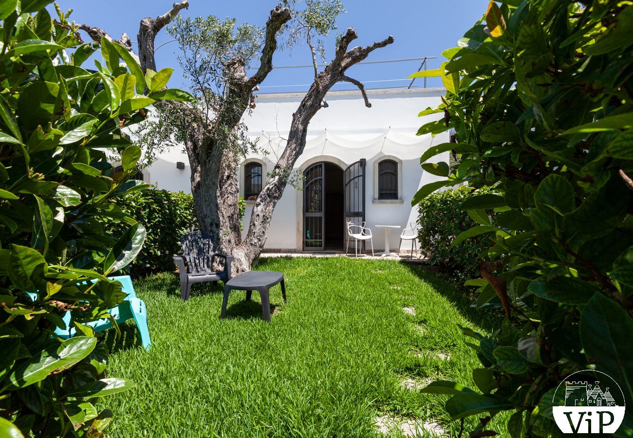 Villa à San Foca - Villa avec piscine dans la campagne, près de la mer San Foca m180