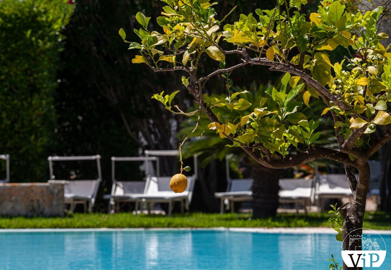 Villa à San Foca - Villa avec piscine dans la campagne, près de la mer San Foca m180