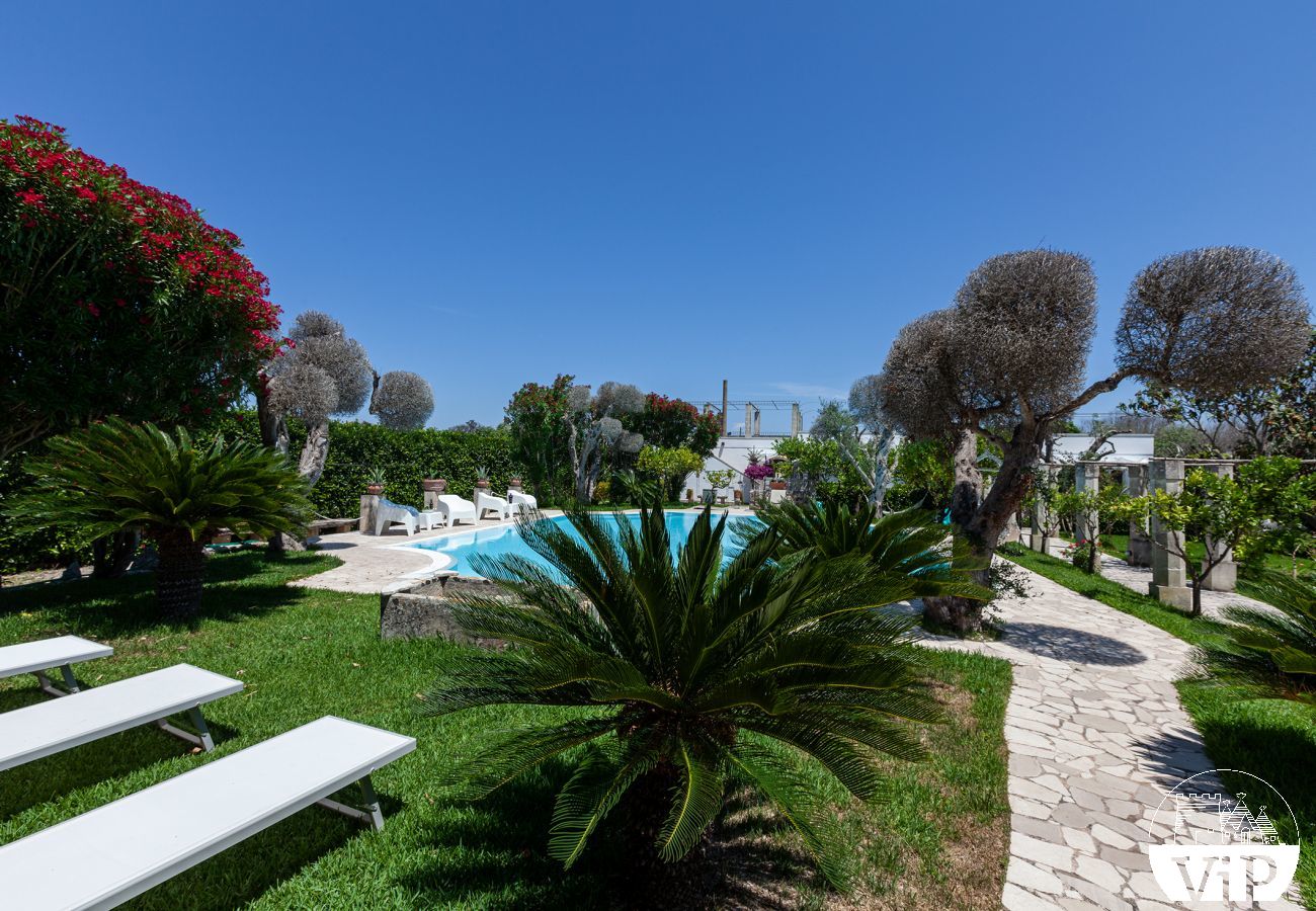 Villa à San Foca - Villa avec piscine dans la campagne, près de la mer San Foca m180